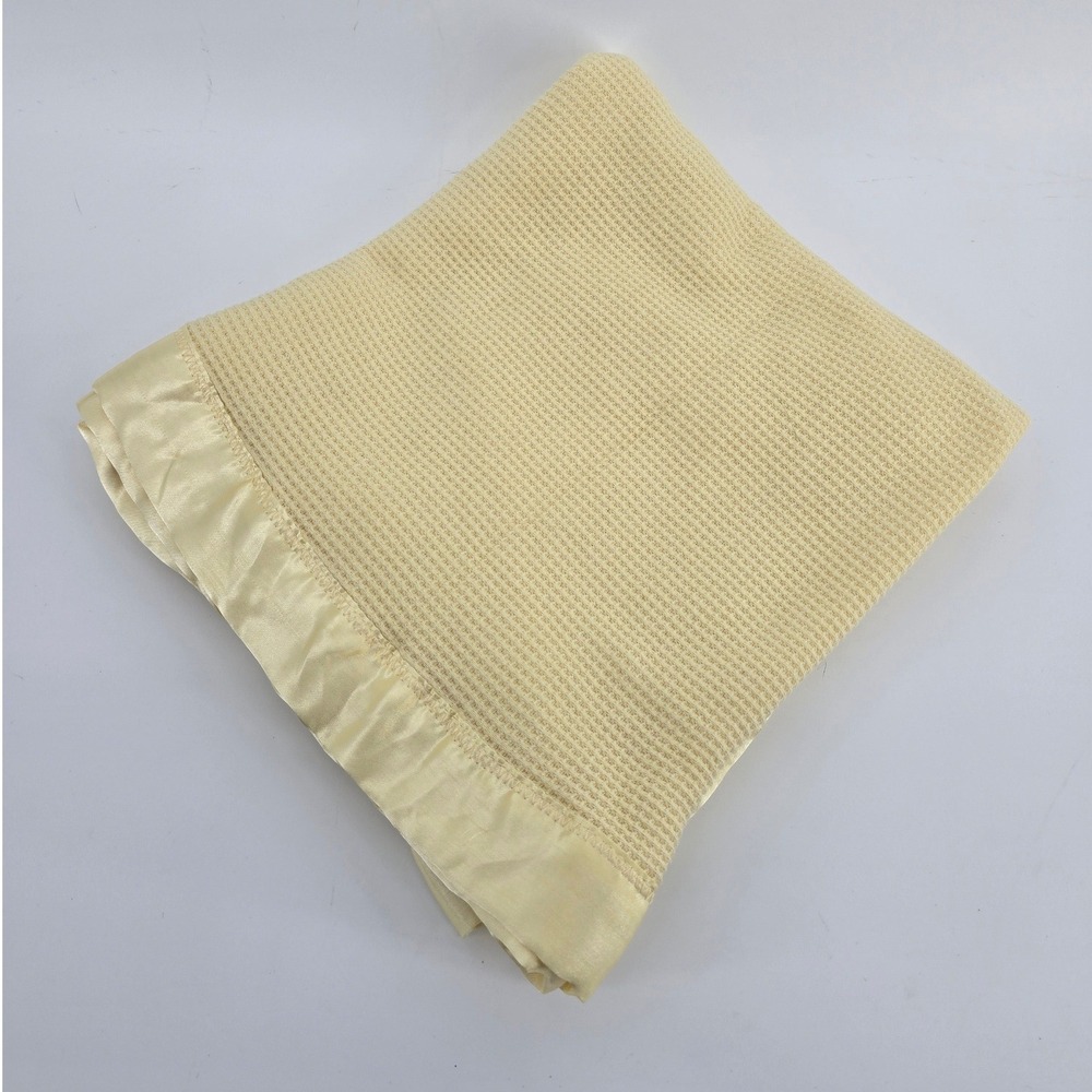 Starting Out Baby Blanket Unisex Yellow Waffle Weave Knit Satin Trim Thermal